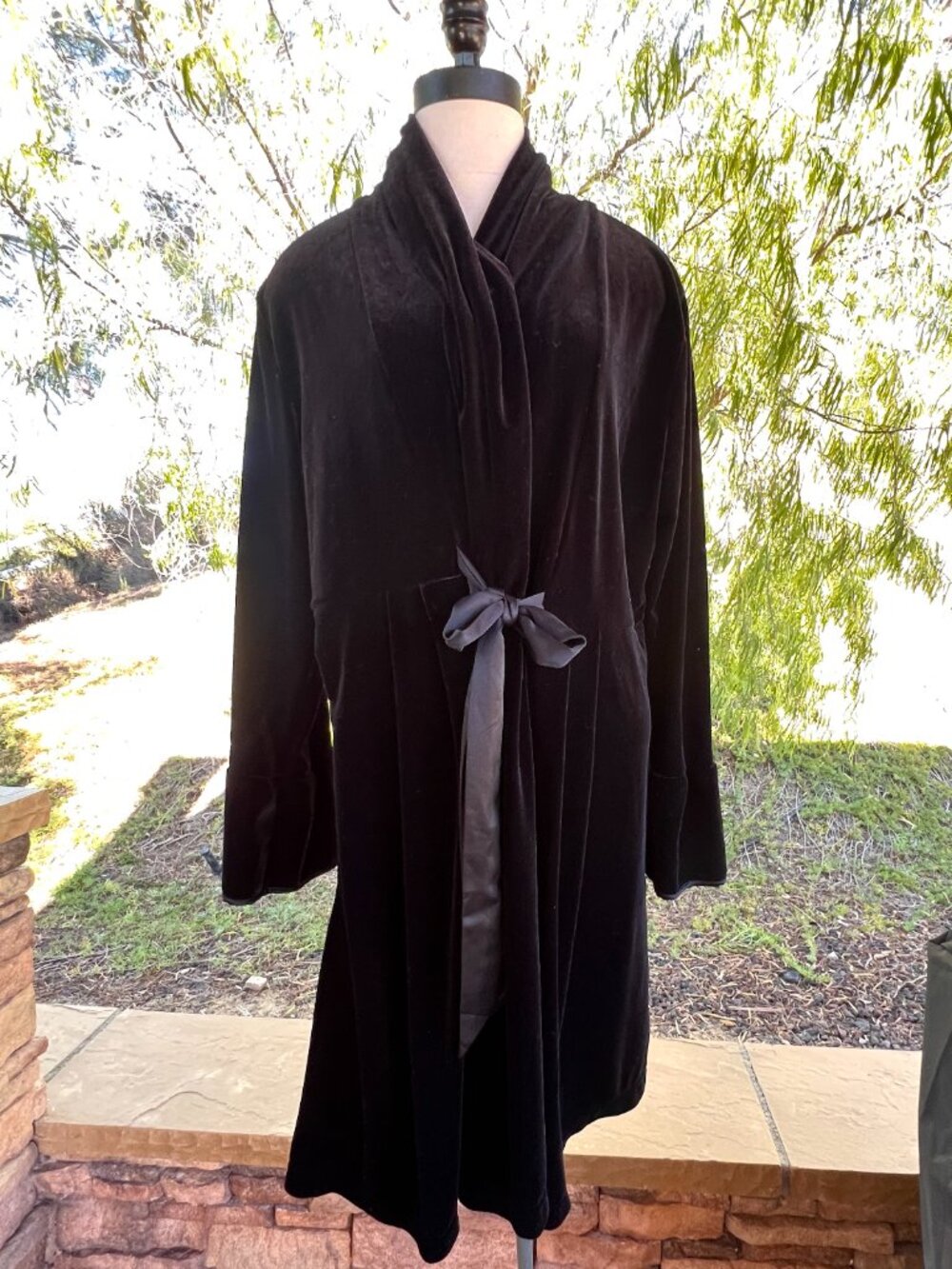 Soma Intimates Black Velvet Robe - Wrap Around - Flared Sleeves - Size Large - Picture 11 of 13